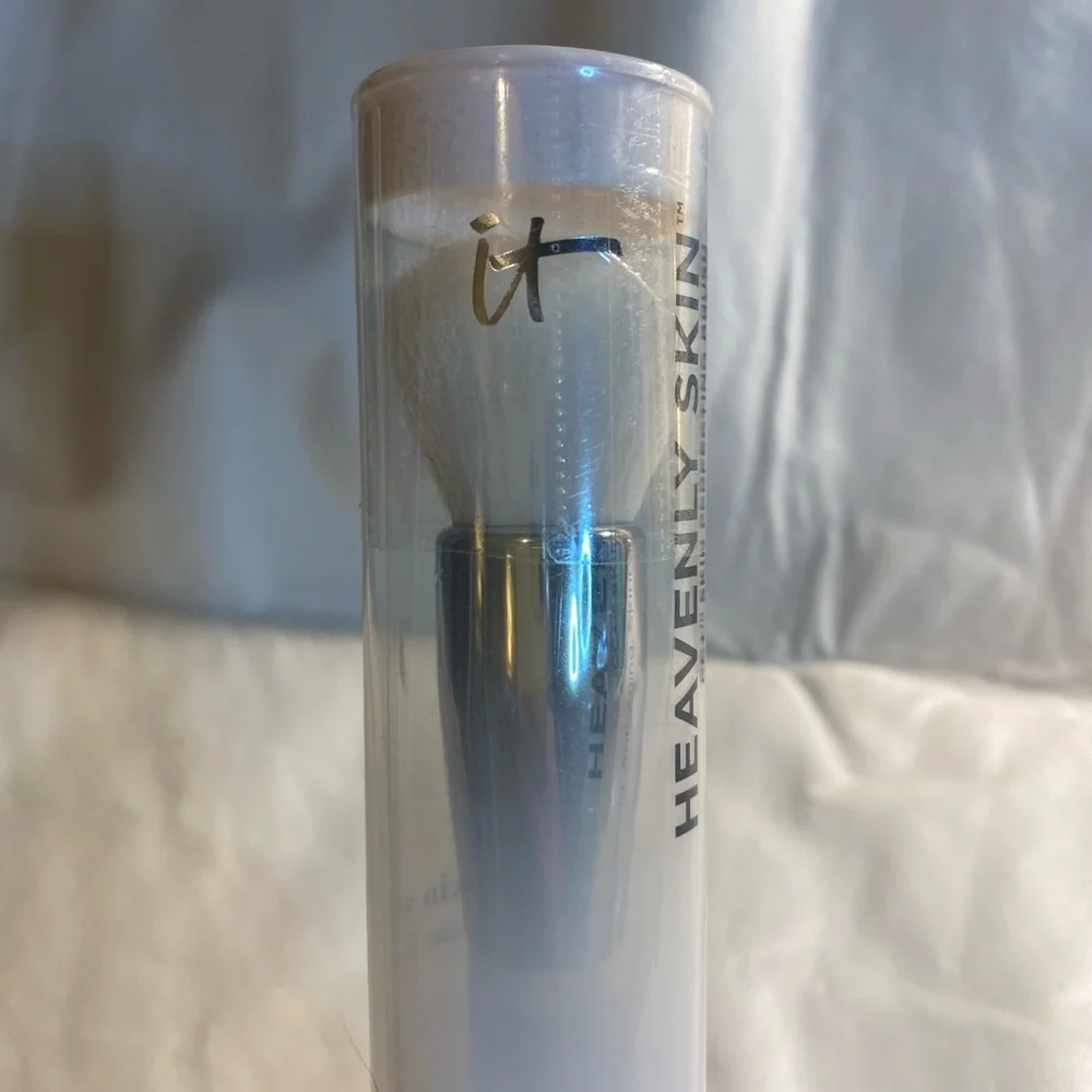 IT Cosmetics CC+ Skin Perfecting Brush - Picture 1 of 9